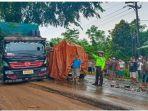 adu-kabing-jalan-palembang-jambi.jpg