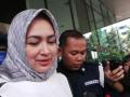 airin-usai-besuk-suami-saat-lebaran.jpg