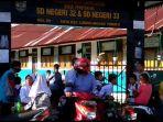 anaknya-masuk-sekolah.jpg