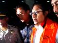 anas-ditahan-kpk-kenakan-rompi.jpg