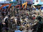 aparat-tnipolri-bersama-tim-basarnas-mencari-korban-gempa-aceh_20161208_125125.jpg
