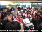 asisten-manajer-sriwijaya-fc-ahmad-haris-dan-rombongan-tim-saat-tiba.jpg