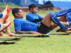 beto-goncalves-latihan-di-stadion-bumi-sriwijaya.jpg