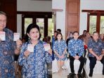 boyong-keluarga-nyoblos-mantan-ibu-negara-ani-yudhoyono-banjir-pujian-dari-netter-ini-fotonya_20180627_111029.jpg