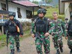 brigjen-tni-izak-pangemanan-saat-turun-ke-daerah-rawan-kkb-papua.jpg