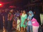 bupati-banyuasinaskolani-sambangi-8-korban-yang-rumahnya-alami-kebakaran-di-kenten-laut-banyuasin.jpg