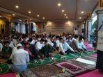 bupati-musirawas-h-hendra-gunawan-bukbe-dan-shalat-tarawih-bersama-anak-anak-panti-asuhan.jpg