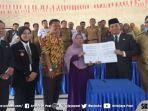 camat-kalidoni-palembang-arie-wijaya-dan-kepala-pkbm-khoiru-ummah-nurrela.jpg