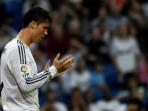 cristiano-ronaldo-seperti-orang-berdoa.jpg