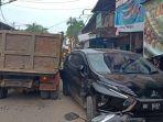 dam-truk-tabrak-dua-mobil-pribadi-di-jalintim-oki.jpg