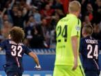 david-luiz-rayakan-gol-ke-gawang-barcelona.jpg