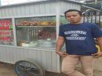 deden-hidayat-seorang-pengusaha-bubur-ayam-di-kota-palembang.jpg