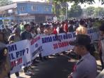 demo-ribuan-warga-sugih-waras.jpg
