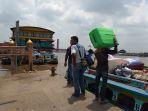 di-dermaga-kawasan-sungai-musi.jpg