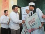 dirut-pt-telkomsel-ririk-andriansyah-tengah-dan-tidak-pakai-peci-saat-menghadiri-pemberian-csr_20180511_125352.jpg