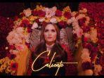 download-unduh-mp3-lagu-caliente-cinta-laura-kiehl-dilengkapi-videok-klip-lirik-dan-terjemahan.jpg