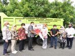 dump-truk-tersebut-diberikan-langsung-oleh-anggota-DPR-RI-Komisi-III-Fraksi-Partai-Gerindra.jpg