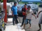 eki-dan-afriansyah-saat-diamankan-polisi_20160531_173106.jpg