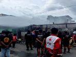 enam-toko-di-simpang-bombat-kebakaran.jpg