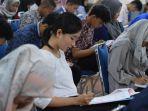 foto-suasana-tes-tertulis-dan-online-ujian-masuk-politeknik-negeri-umpn-di-polsri.jpg