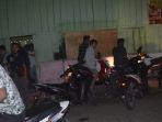 gabungan-polres-lahat-dan-pol-pp-pemkab-lahat-membubarkan-kerumanan-warga-di-panti-pijat.jpg