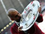 guardiola-cium-trofi.jpg