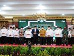 gubernur-sumsel-h-herman-deru-ketua-mui-pusat-kh-jeje-zainuddina.jpg