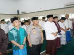 gubernur-sumsel-h-herman-deru-sholat-jumat-di-masjid-al-ikhlas-kompleks-polantas6.jpg