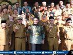 gubernur-sumsel-herman-deru-berpose-bersama-para-asn-satu.jpg