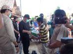 herman-deru-beri-bantuan-banjir.jpg