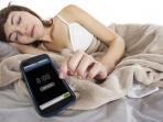 ilustrasi-tidur-dengan-smartphone_20160310_180215.jpg