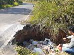 jalan-amblas-buang-sampah.jpg