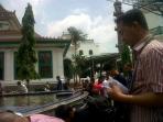 jemaah-ambil-wudhu-di-masjid-agung-palembang_20160115_145212.jpg