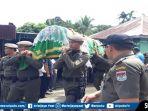 jenazah-amarhumah-rozalina-diberangkatkan-dari-rumah-duka-menuju-pemakaman.jpg