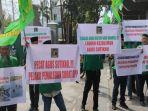 kader-Partai-PPP-lakukan-aksi.jpg