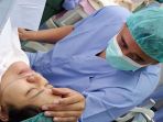 kahiyang-terlihat-terbaring-mengenakan-pakaian-operasi_20180825_151441.jpg