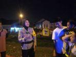 kapolsek-su-ii-palembang-kompol-yenni-sik-sedang-menghimbau-kepada-masyarakat.jpg
