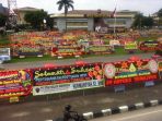 karangan-bunga-di-halaman-mapolda_20170503_143040.jpg