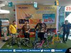 karyawan-bni-musi-memperlihatkan-sepeda-lipat.jpg
