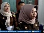 kasih-pidum-yuliati-ningsih-didampingi-jaksa-penyidik-ursula-dewi.jpg
