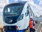 kereta-api-ringan-atau-light-rail-transit-lrt-palembang_20180521_140239.jpg