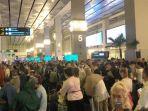 kerumunan-di-soetta.jpg
