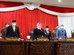 ketua-dprd-provinsin-sumsel-saat-mengiktui-rapat-paripurna-xxx-30-dprd-provinsi-sumsel.jpg