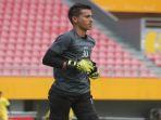 kiper-ketiga-sriwijaya-fc-haris-rotinsulu.jpg