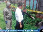 kompol-yon-edi-winara-mengecek-mayat-yang-ditemukan-di-jalan-hm-rasyad-nawawi.jpg