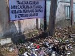 membuang-sampah-sembarangan-2_20170921_153924.jpg