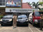 mobil-dinas-berplat-hitam.jpg