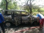 mobil-kijang-kapsul-lgx-rustam-hangus-terbakar_20180512_150710.jpg