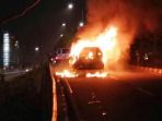 mobil-terbakar_20170416_132924.jpg