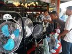 musim-kemarau-penjualan-kipas-angin-meningkat-30-persen_20160818_093442.jpg